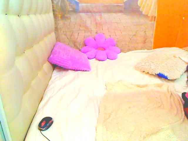 HOTLILLIE webcam