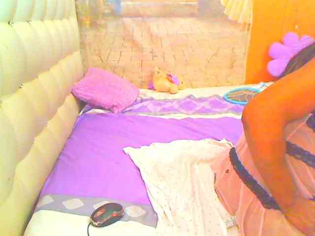 HOTLILLIE webcam