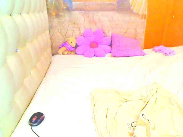 HOTLILLIE webcam
