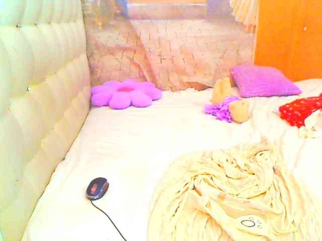HOTLILLIE webcam