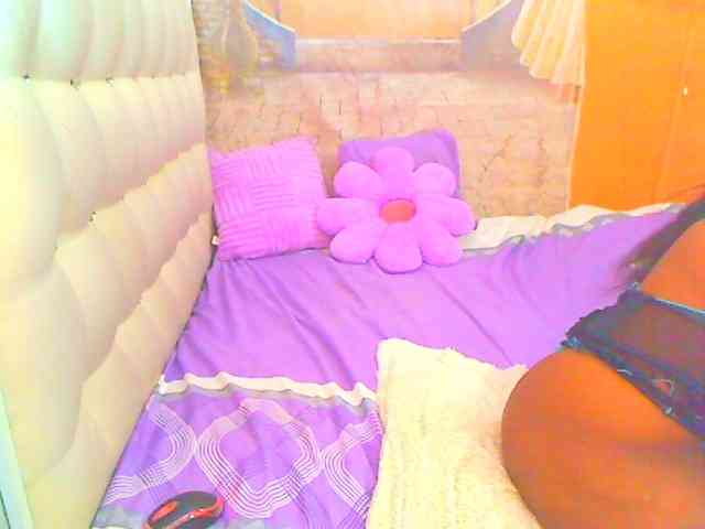 HOTLILLIE webcam
