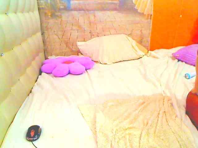 HOTLILLIE webcam