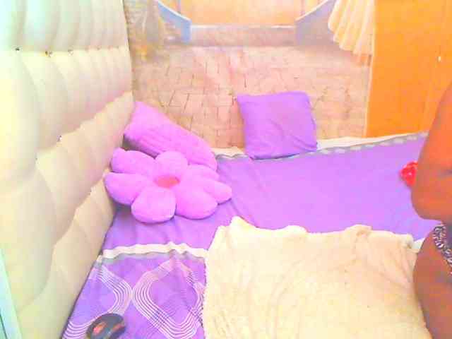 HOTLILLIE webcam