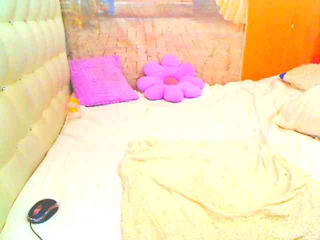 HOTLILLIE webcam