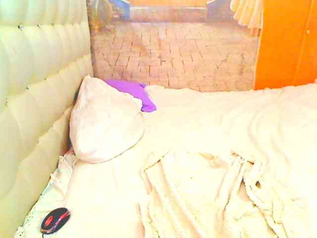 HOTLILLIE webcam