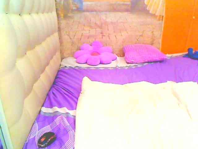 HOTLILLIE webcam