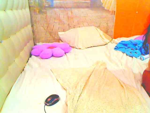 HOTLILLIE webcam