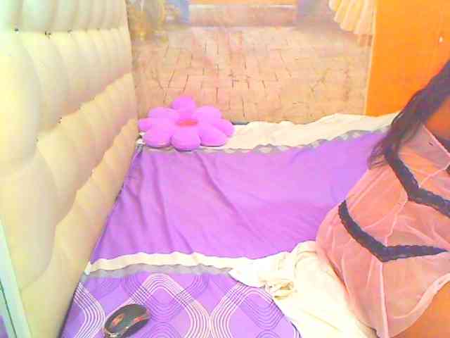 HOTLILLIE webcam