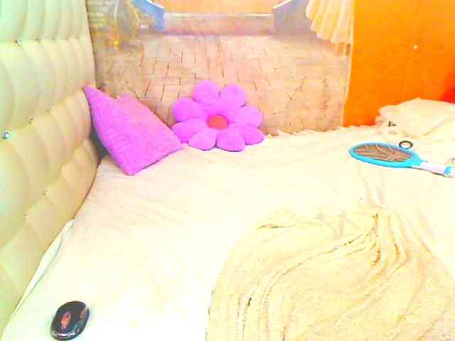 HOTLILLIE webcam