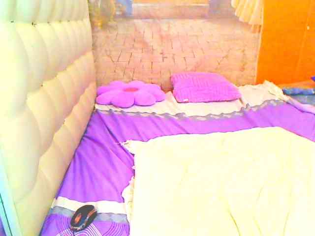 HOTLILLIE webcam