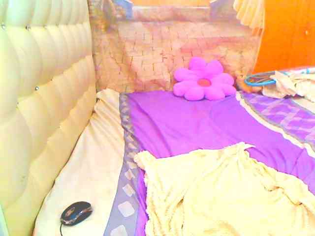 HOTLILLIE webcam