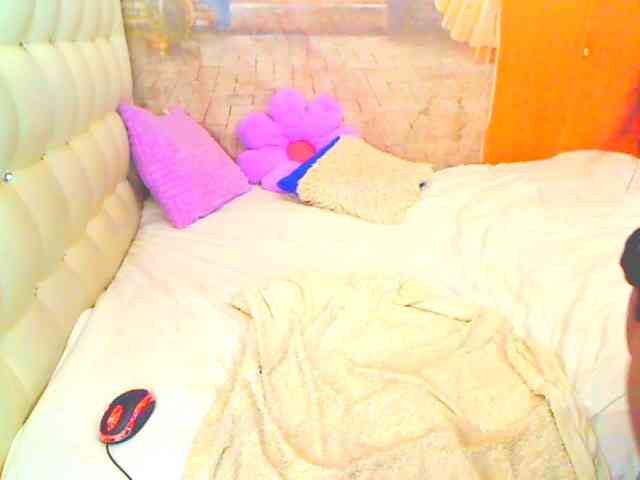 HOTLILLIE webcam