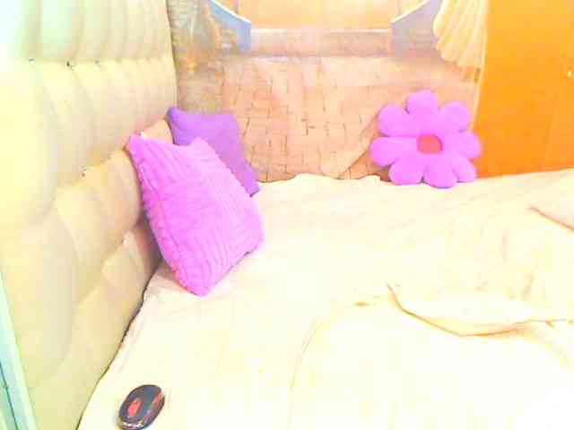 HOTLILLIE webcam