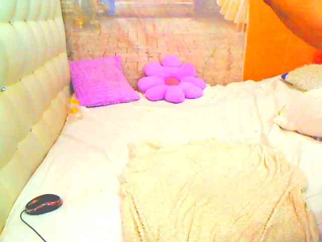 HOTLILLIE webcam