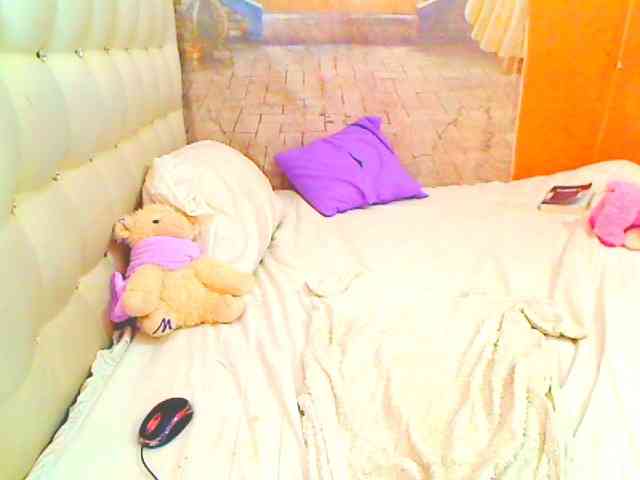 HOTLILLIE webcam