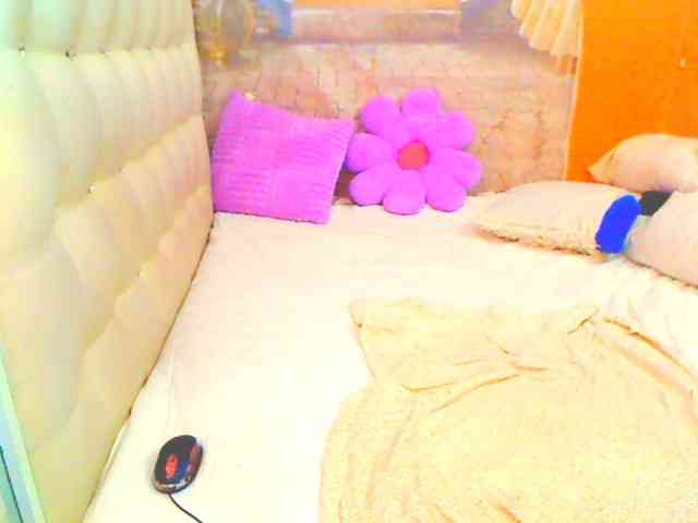 HOTLILLIE webcam