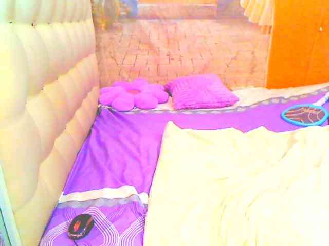 HOTLILLIE webcam