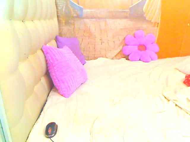 HOTLILLIE webcam