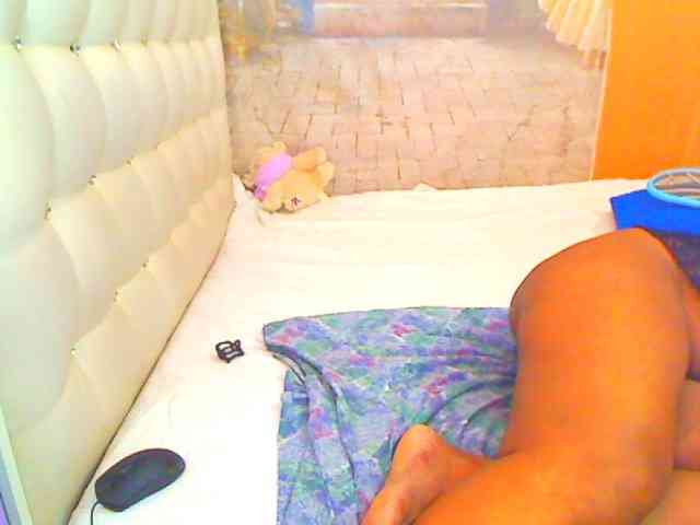 HOTLILLIE webcam