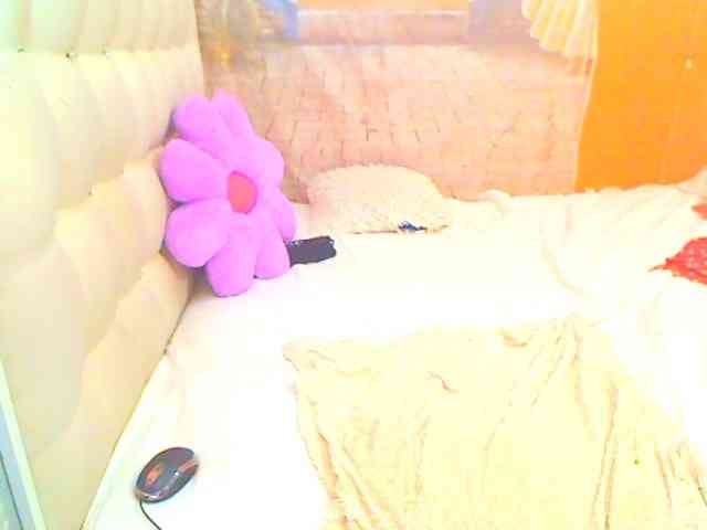 HOTLILLIE webcam