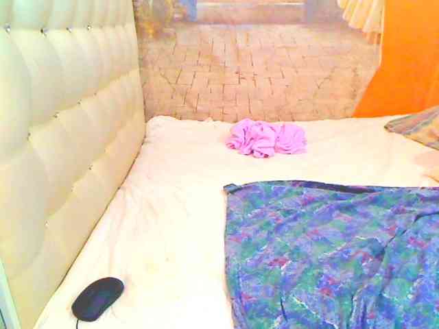 HOTLILLIE webcam