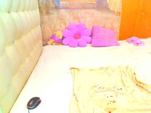 HOTLILLIE webcam
