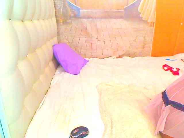 HOTLILLIE webcam