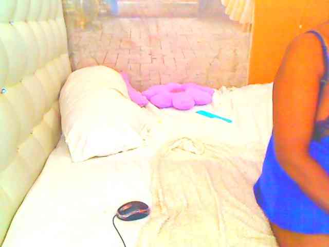 HOTLILLIE webcam
