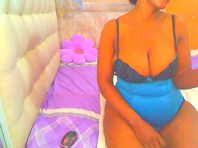 HOTLILLIE webcam