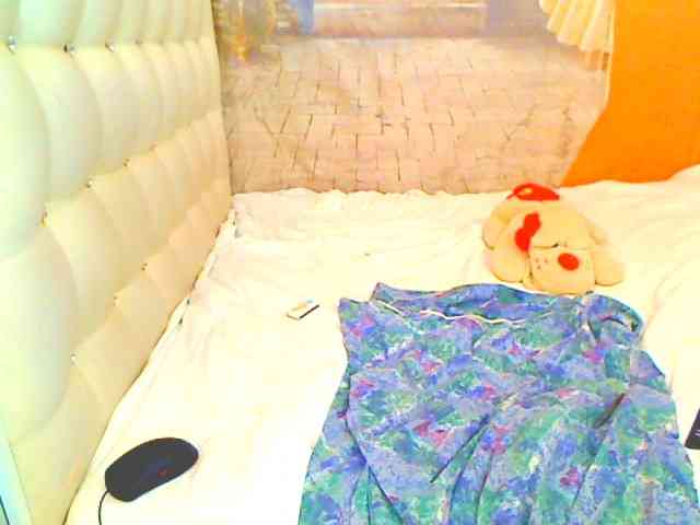 HOTLILLIE webcam