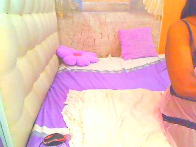 HOTLILLIE webcam