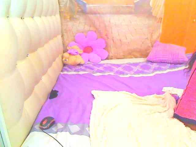 HOTLILLIE webcam