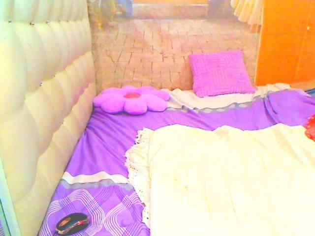 HOTLILLIE webcam
