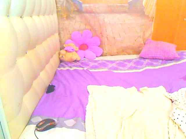 HOTLILLIE webcam