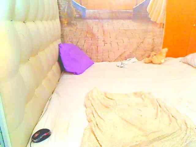 HOTLILLIE webcam