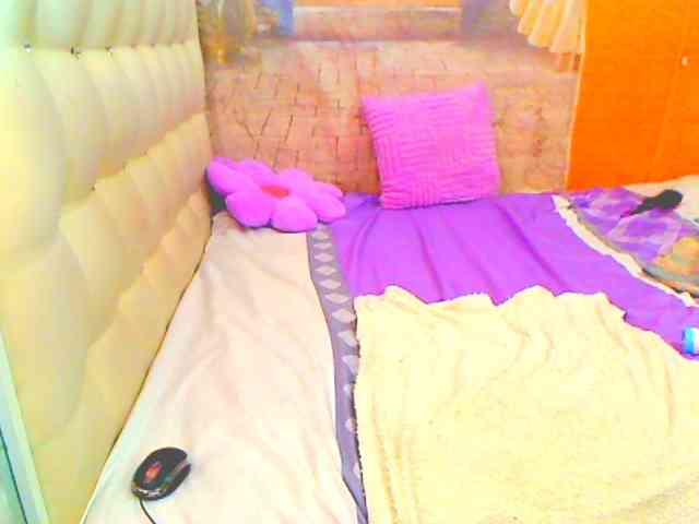 HOTLILLIE webcam