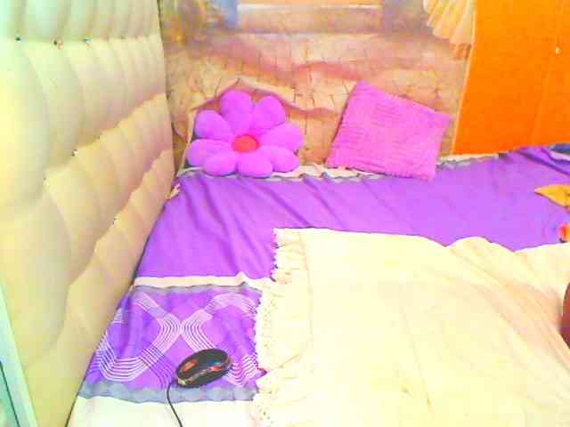 HOTLILLIE webcam