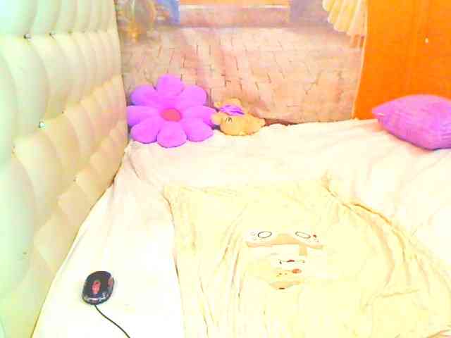 HOTLILLIE webcam