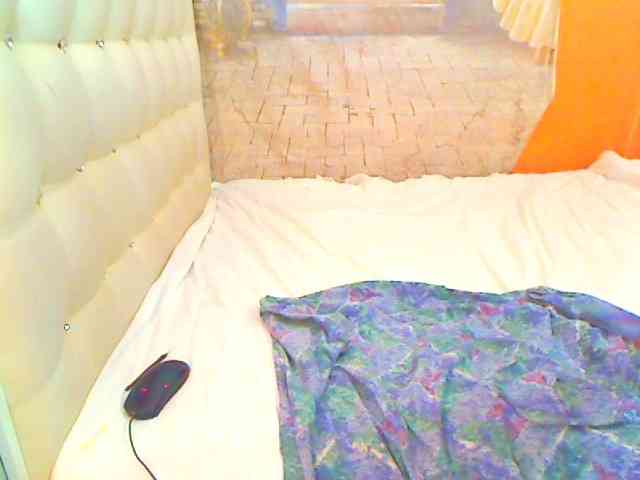 HOTLILLIE webcam