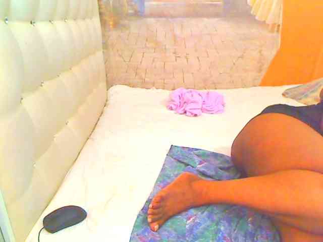HOTLILLIE webcam