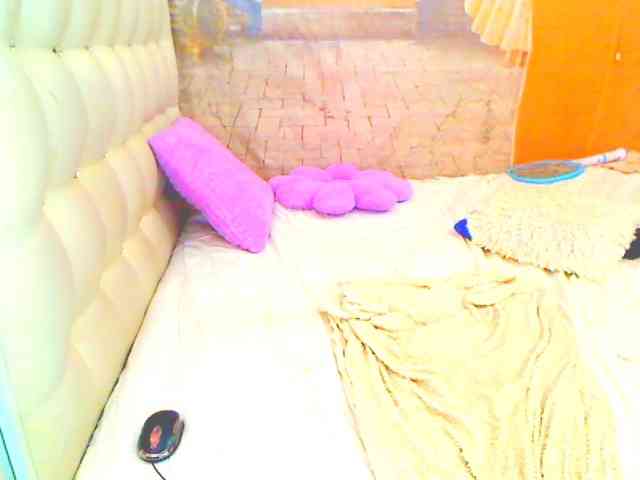 HOTLILLIE webcam
