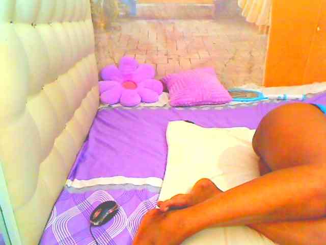 HOTLILLIE webcam