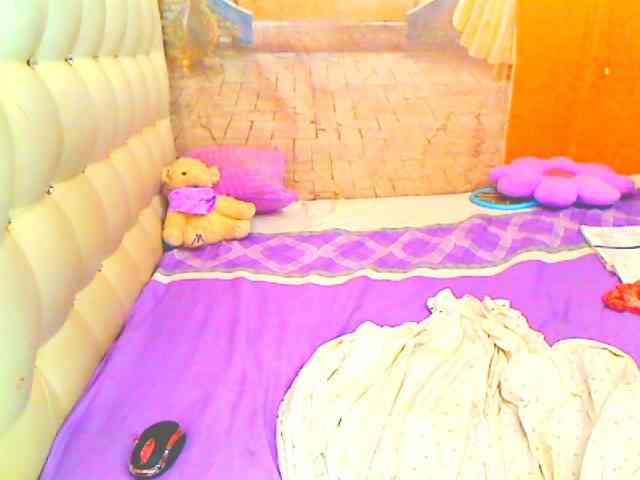 HOTLILLIE webcam