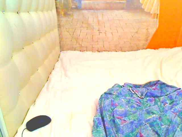 HOTLILLIE webcam