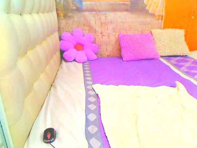 HOTLILLIE webcam
