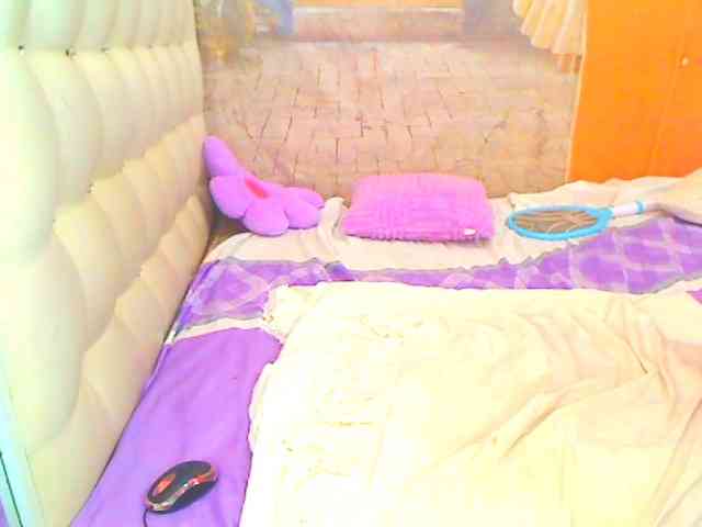 HOTLILLIE webcam