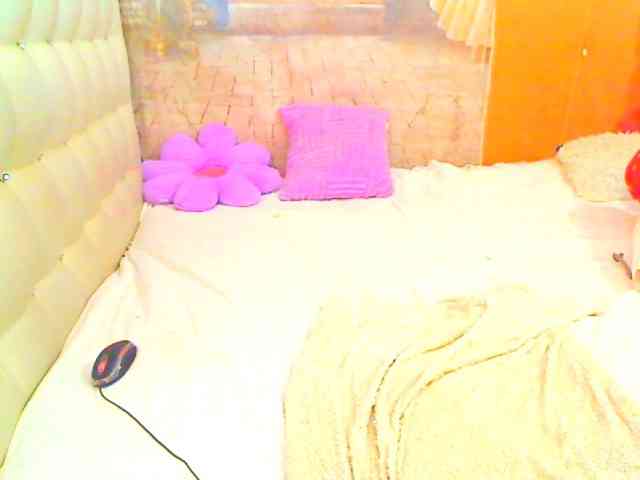 HOTLILLIE webcam