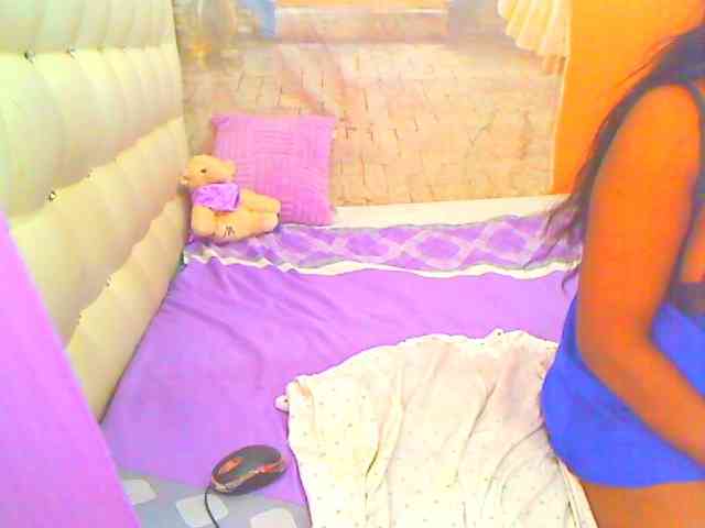HOTLILLIE webcam