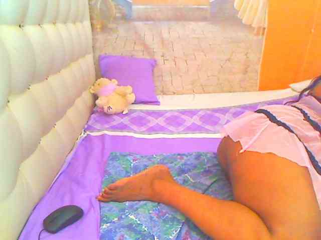 HOTLILLIE webcam