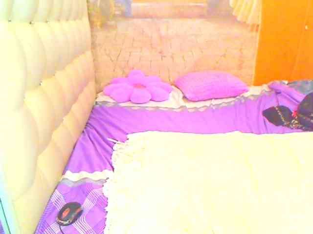 HOTLILLIE webcam